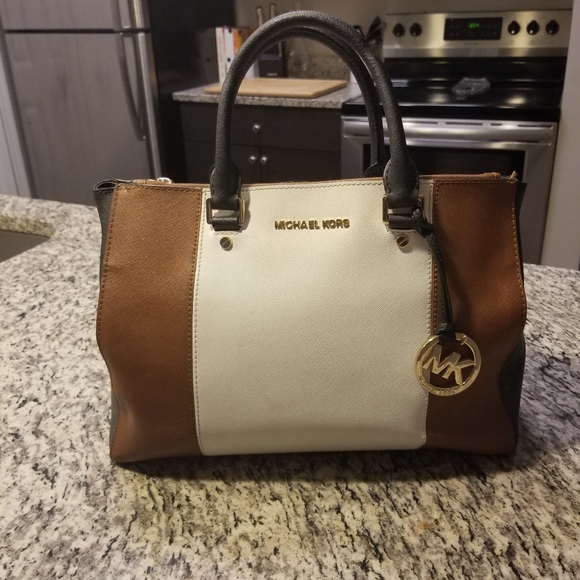 Michael Kors Handbags - Michael Kors Purse